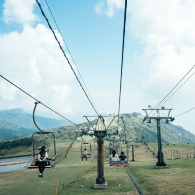 ロープウェイに乗って山頂へ。写真は下がっている感じですが、一応、山頂に向かっています。

打見リフトでちょっと下に、ホーライリフトでさらに上に、という感じで。

打見リフト
ホーライリフト
蓬莱山
親子の背中をこっそり撮る
SONYα7Ⅳ
sony24mmf14gm 
カメラ入門
フリーランス
税理士
独立