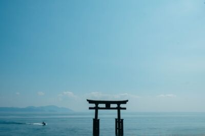 白鬚神社（しらひげじんじゃ）。そして、琵琶湖でカヌーやボートをやる人たち。

広島の厳島神社でもなく、静岡県の浜松の弁天島でもなく滋賀の白鬚神社。

けっこう海の上に鳥居があるんだなーと知った今日この頃。

白髭神社
ボート
カヌー
近江最古の大社 
琵琶湖は広いな大きいな 
滋賀県
高島市
神社は小さめ
カメラ入門
フリーランス
税理士
独立