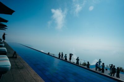 びわ湖テラス。ロープウェイで登った標高1100mの世界はちょっと曇り空。

クルマで行くなら駐車場はP4かP7がおすすめ。P8より下はけっこう歩く。バス移動はめんどうかも。

びわ湖テラス
標高1108m
山頂駅
打見山
滋賀県
SONYα7ⅳ
sony24mmf14gm 
カメラ入門
フリーランス
税理士
独立